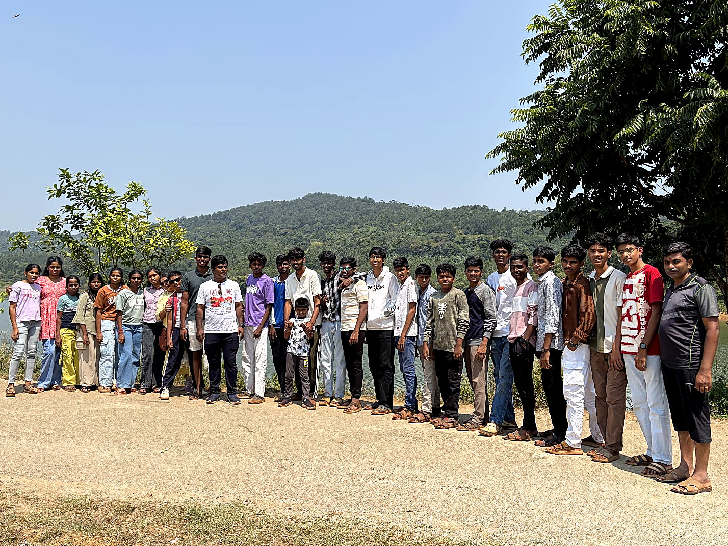 Yuva Yathra travellers posing during their trip
